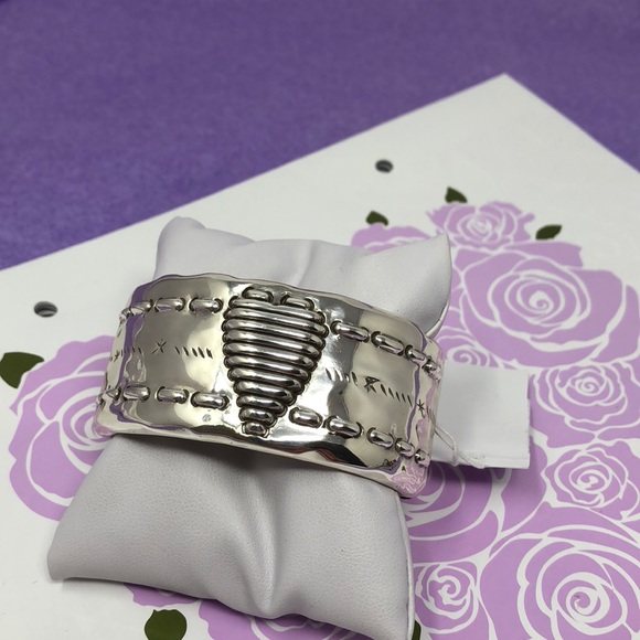 Brighton heart strings bangle hinged - Picture 5 of 5